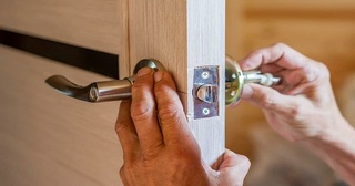 Установка и замена дверной ручки в Химках от 280 руб. – Мастер24, монтаж фурнитуры, недорого