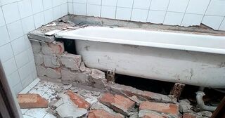 Демонтаж ванны в Химках от Мастер24 — быстро, недорого, вывоз старой ванны от 1037 руб.